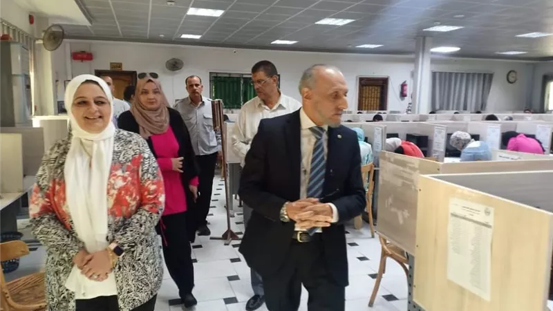 عميد طب بني سويف يتفقد أعمال الامتحانات
