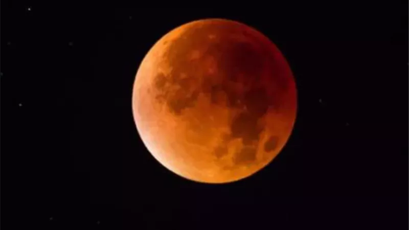 معهد الفلك: الثلاثاء المقبل خسوف القمر الأخير لعام 2022