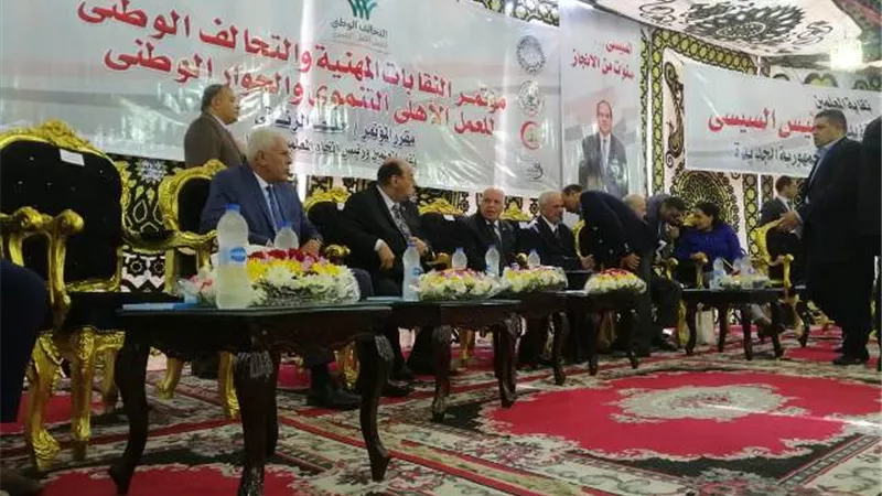 نقيب الاجتماعيين يطالب بتغيير التشريعات التى تحكم النقابات المهنية