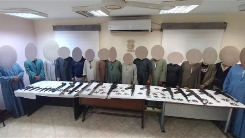 خلال حملة أمنية بأسيوط.. ضبط 23 شخصا من تجار الأسلحة والمخدرات