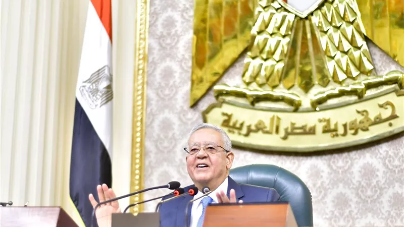 رئيس النواب يطالب بالالتزام بلائحة المجلس