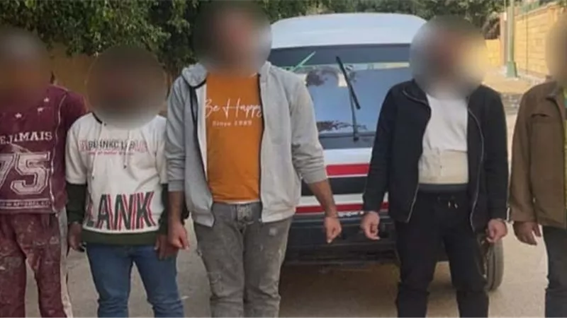غيروا لونها لبيعها.. ضبط المتهمين بسرقة سيارة في السلام