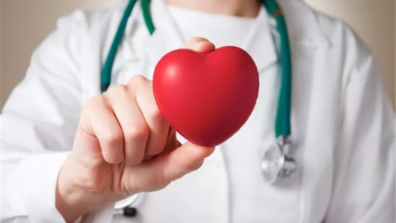 طبيب قلب يقدم10 وصايا للحماية من الجلطات