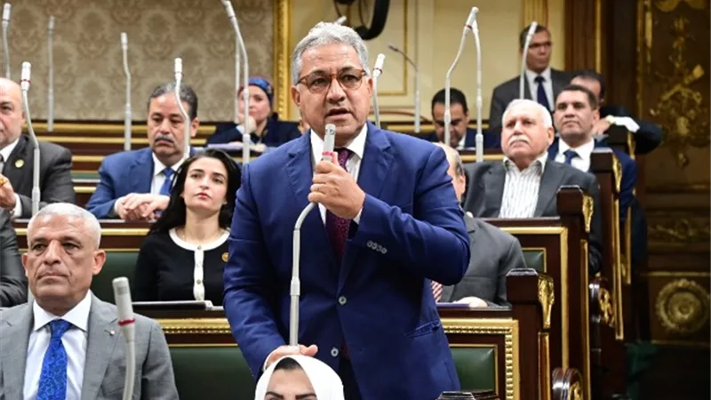 برلماني يطالب بضرورة حل أزمة المبانى الآيلة للسقوط بالإسكندرية