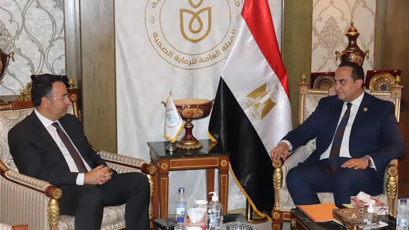 رئيس الرعايةالصحية يبحث التعاون مع تاكيدامصرلتدريب الأطباء والصيادلة