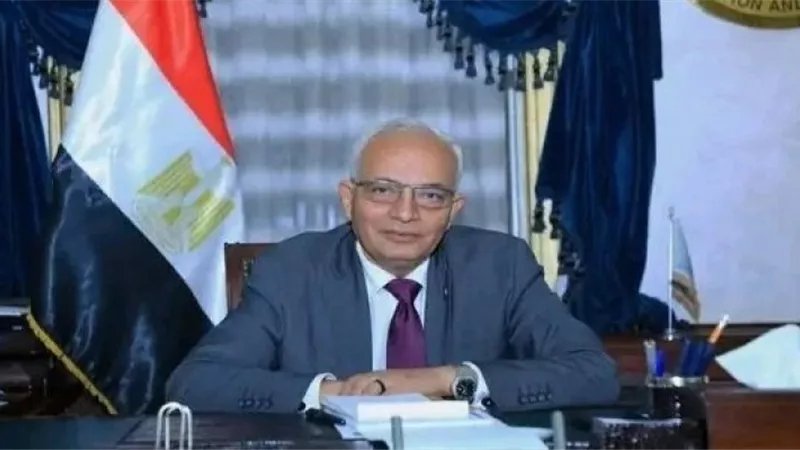 وزير التعليم يعتمد إجراءات وشروط امتحانات أبناؤنا في الخارج