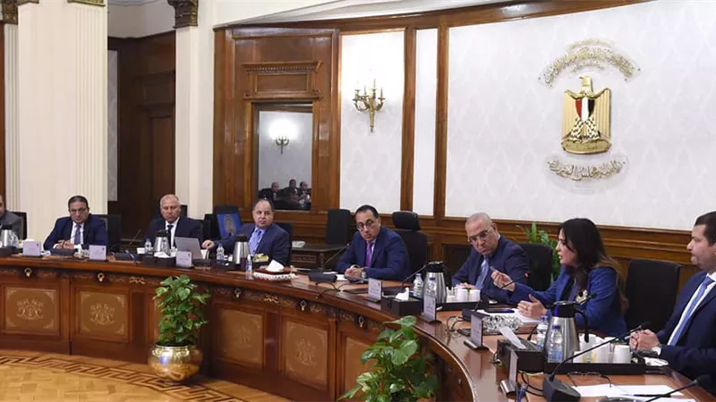 رئيس الوزراء يتابع الموقف التنفيذي للانتقال للعاصمة الإدارية الجديدة