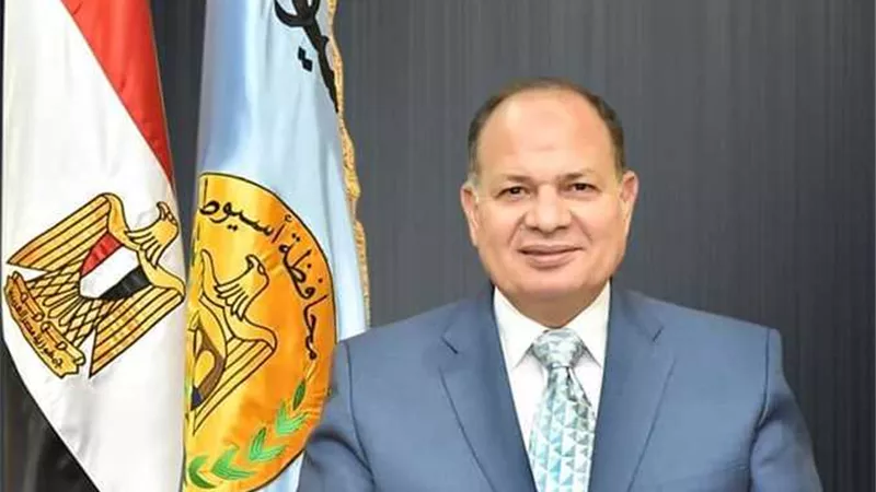 محافظ أسيوط: إحتساب السبت إجازة رسمية للعاملين بالتربية والتعليم