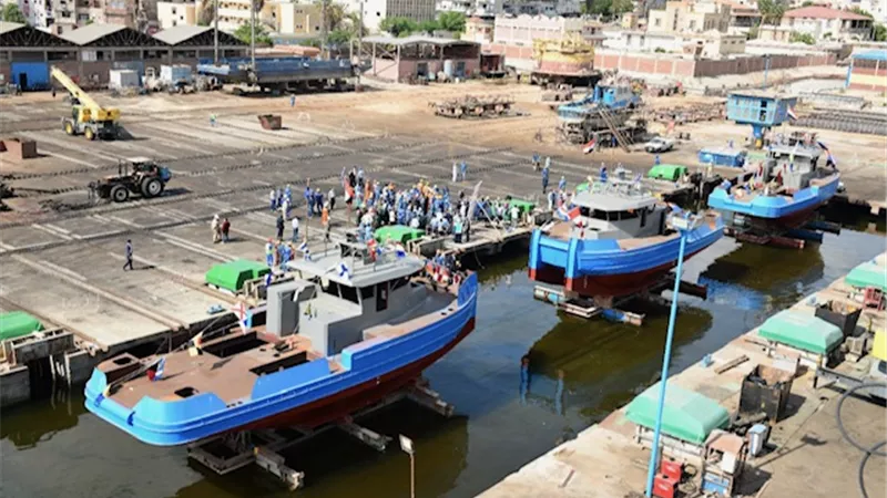 بناء 5 قاطرات جديدة لقناة السويس