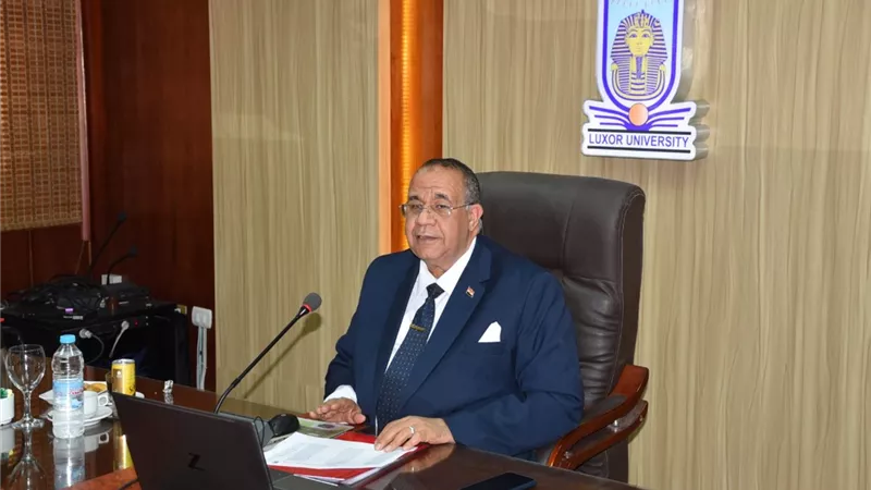 مجلس جامعة الأقصر يوافق على سداد 50 ألف جنيه لعلاج أحد الطلاب