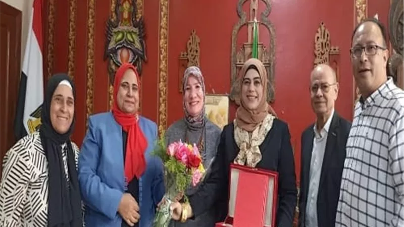 نقابة المعلمين تُكرم قيادات تعليم القناطر الخيرية