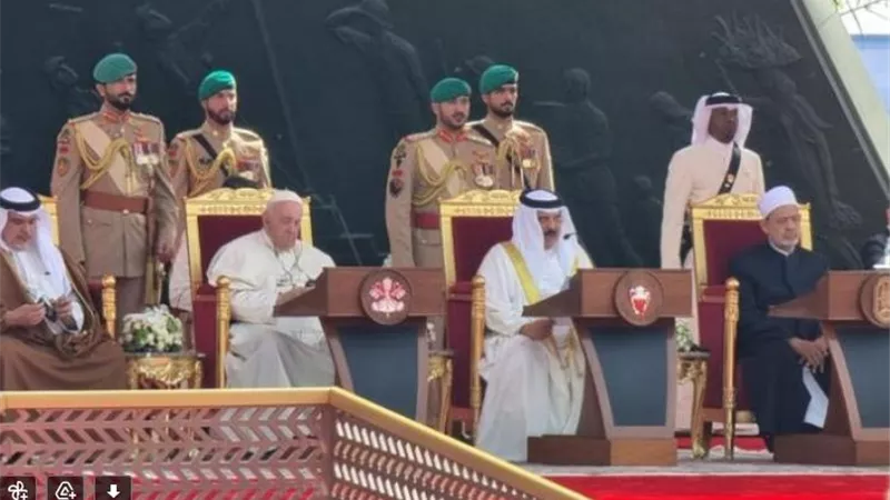 ملك البحرين يؤكد على أهمية تعزيز التعايش السلمي بين الإنسانية