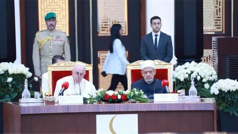 بابا الفاتيكان يستشهد بقول للإمام علي بن أبي طالب عن تعايش الإنسان