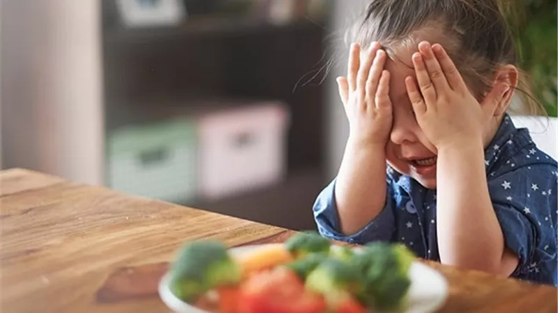 احذري هذه الأطعمة تضراطفالك
