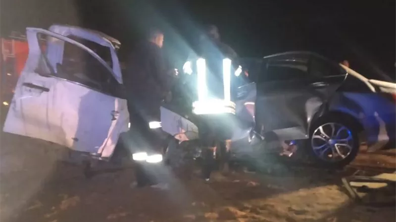مصرع 8 بينهم 6 من أسرة واحدة ونجاة طفلة في تصادم مروع بمحور الضبعة