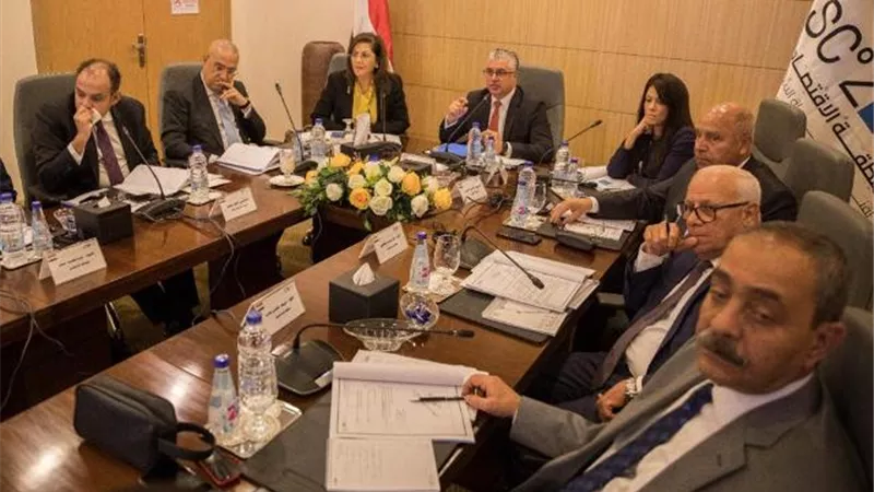 اقتصادية القناة تقر عدداً من المشروعات لجذب مزيد من الاستثمارات