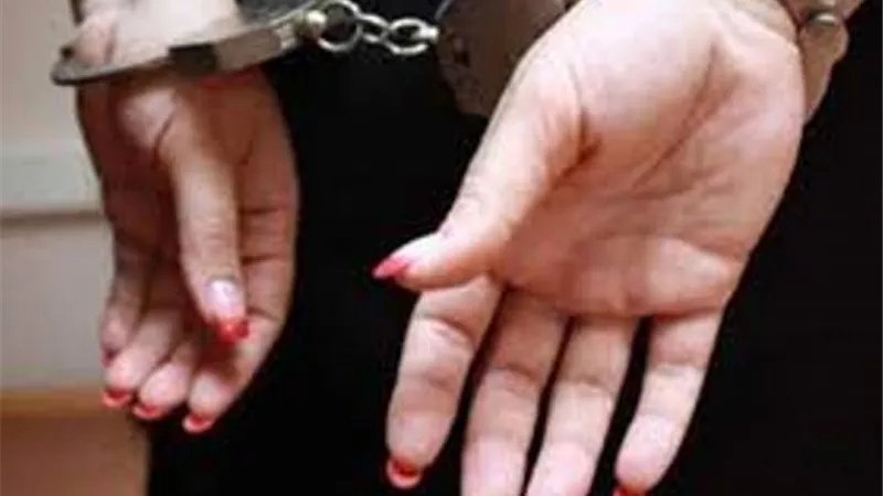 ضبط سيدة تروج للأعمال المنافية للآداب عبر الإنترنت .. بالاسكندرية