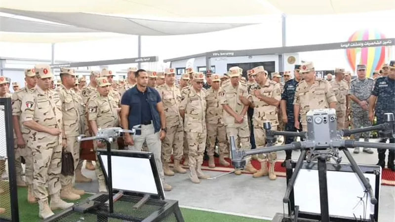 وزير الدفاع يتفقد أعمال التطوير لأحد المستودعات الرئيسية لإدارة المهندسين العسكريين