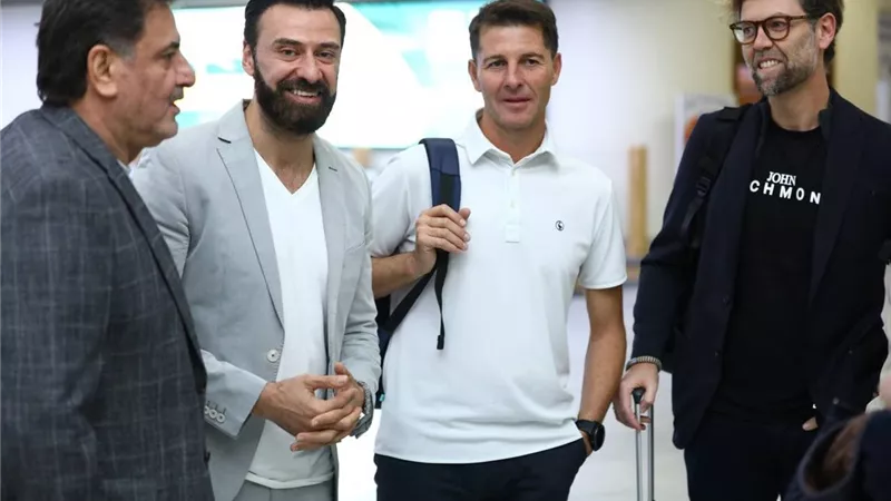 الإسباني خيسوس كاساس يصل بغداد للتعاقد رسميا لقيادة منتخب العراق