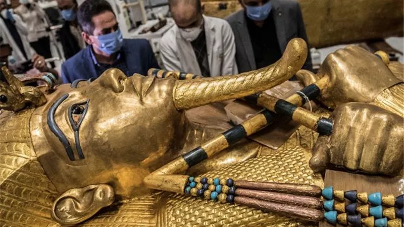 زاهي حواس يكشف تفاصيل مؤتمر عالمي بالإمارات لإعلان تفاصيل أوبرا «توت عنخ آمون»