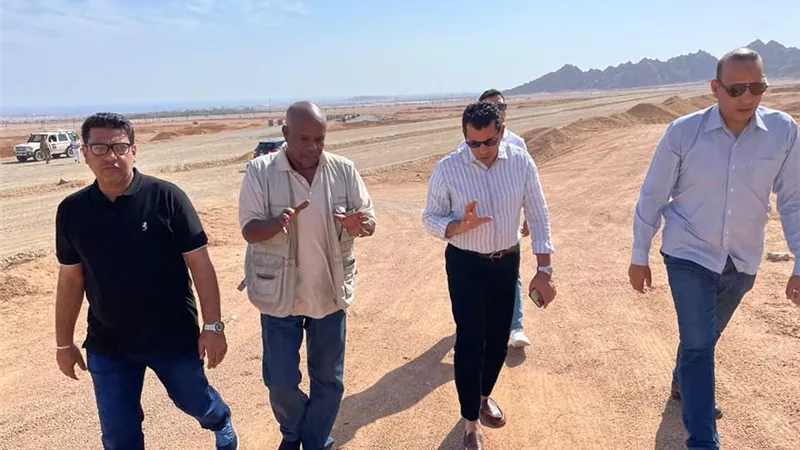 وزير الشباب والرياضة يتفقد أعمال تطوير مضمار الهجن بشرم الشيخ