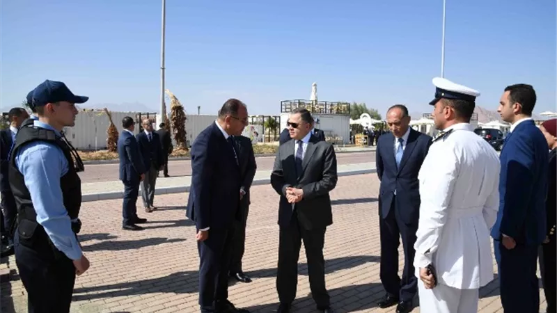 وزير الداخلية يتفقد الإستعدادات الأمنية لتأمين فعاليات مؤتمر المناخ