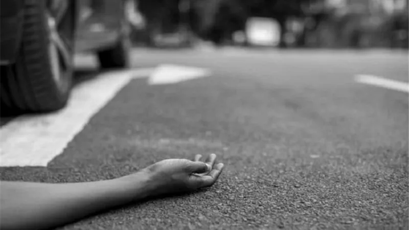 صدق أو لا تصدق..سيارة تدهس صاحبتها 3 مرات