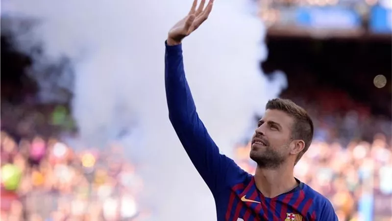 بيكيه يقود تشكيل برشلونة أمام ألميريا فى مباراة الاعتزال