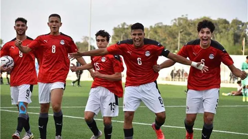 موهبة منتخب الشباب يكشف حقيقة مفاوضات الأهلى لضمه