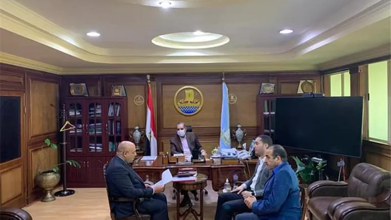 محافظ كفر الشيخ يناقش الفرص الاستثمارية بالمحافظة