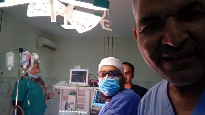 نجاح أطباء أحرارالزقازيق فى إنقاذ شاب من التعرض للشلل