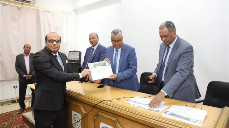 مركز التطوير الوظيفى بجنوب الوادى يحتفل بتخريج الحاصلين على TOT