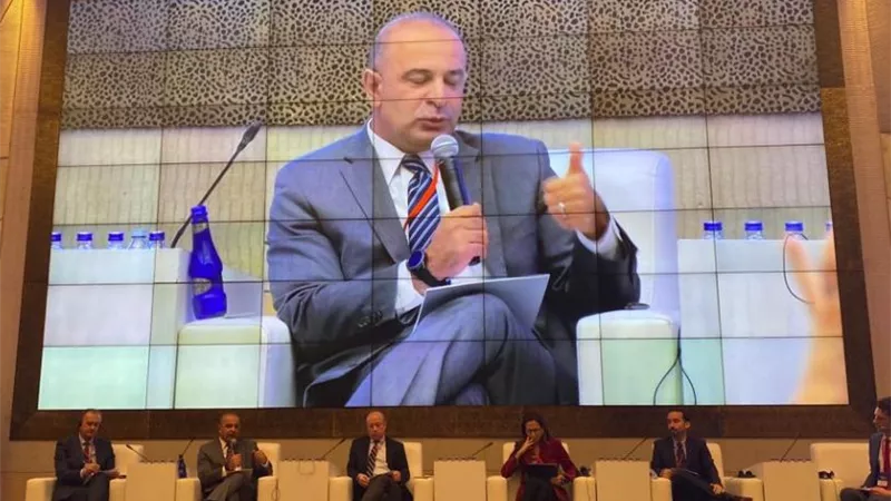 نائب وزيرة التخطيط يشارك في اجتماع منظمة التعاون الاقتصادي