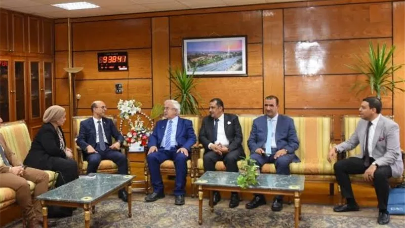 رئيس جامعة أسيوط يؤكد على دور مستشفيات أسيوط الجامعية