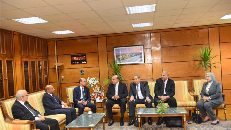 رئيس جامعة أسيوط يستقبل وفد ضمان الجودة فى زيارتهم لكلية التربية
