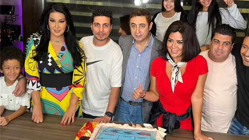 سمية الخشاب ورانيا يوسف يواصلان تصوير 