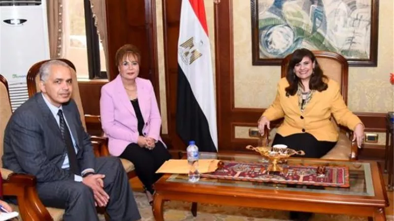 وزيرة الهجرة تلتقي أستاذ بقسم التخدير في مركز ويكسنر بالولايات المتحدة