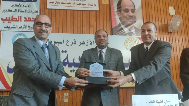 نائب رئيس جامعة الأزهر يشهد احتفالية كلية التربية بالمولد النبوي