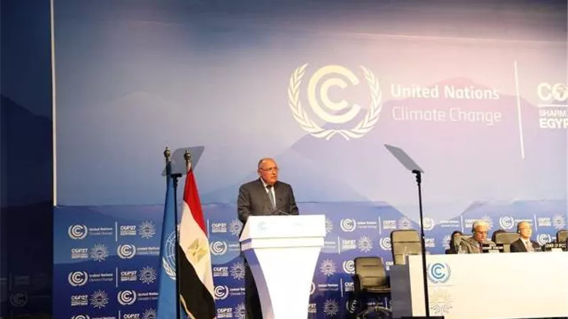 شكرى يستقبل رئيس المنتدى الاقتصادي العالمى على هامش مشاركته بـ cop27