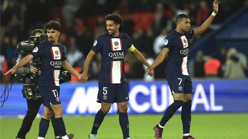 نيمار يقود باريس للفوز على لوريان وتعزيز صدارته للدوري الفرنسي