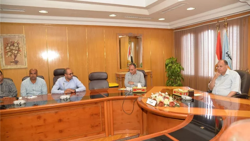 محافظ أسيوط يترأس أجتماع لتنفيذ الخط الثاني للقطار الكهربائى السريع