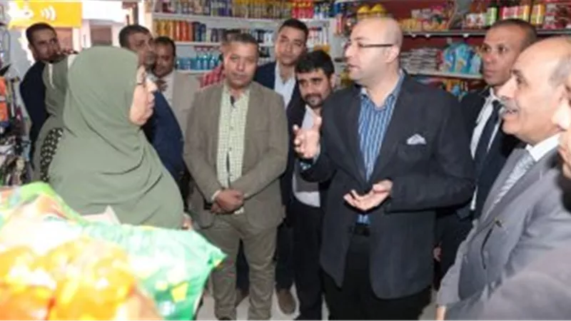 محافظ بني سويف يتفقد المحال والسلاسل التجارية
