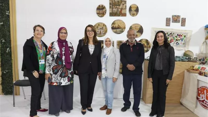 غادة والى:فخورة بجودة منتجات سيدات مصر المشاركة بجناح القومى للمرأة