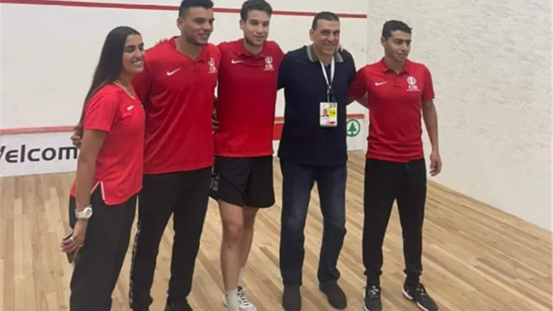 مصر تتوج ببطولة أفريقيا لرجال الاسكواش بعد الفوز على جنوب أفريقيا
