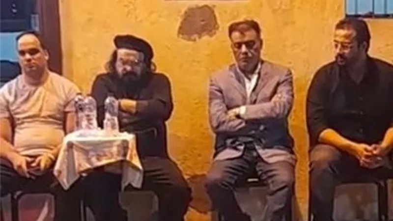 بحضور الاهل والاقارب.. ابو الليف يستقبل عزاء شقيقة بالاسكندرية