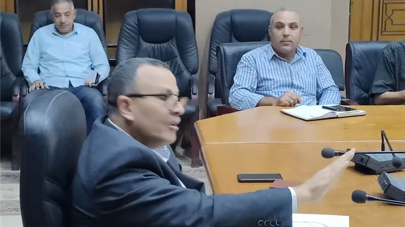 البدء في تنفيذ ٤ محاور جديدة للطرق بمركز الشيخ زويد