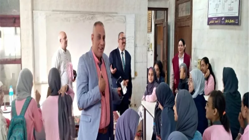 مدير تعليم الخصوص يشدد على المتابعة المستمرة لـ اسطح المدارس