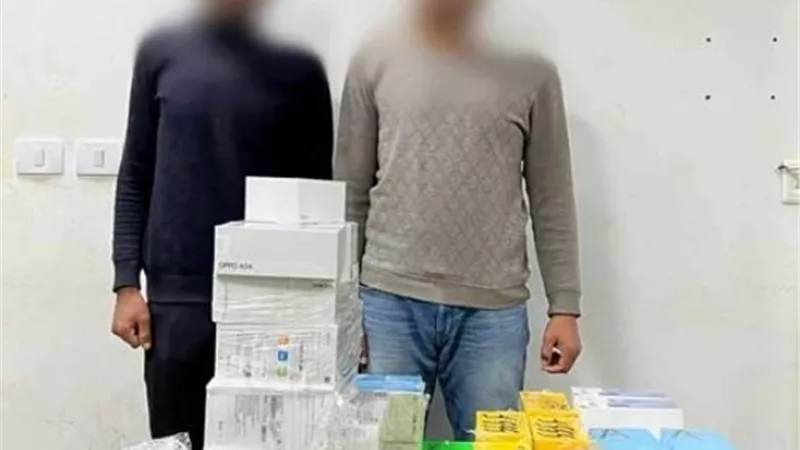 ضبط متهمين حاولا تهريب هواتف محمولة بـ 24 مليون جنيه