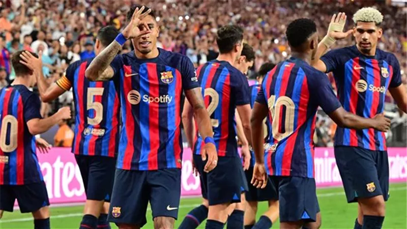 برشلونة يبحث إتمام صفقة مجانية في الميركاتو الصيفي القادم
