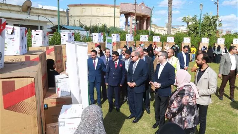 محافظ كفر الشيخ يسلم 60 جهاز لـ 15 فتاة مقبلة على الزواج